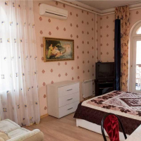 1-комнатная квартира, этаж 1/3, 140 м²